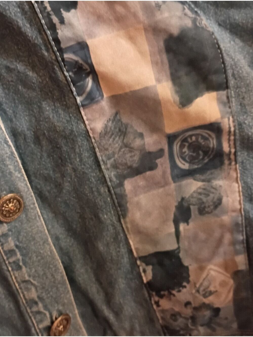 🌻 Denim Button-Up Vest with Floral Embroidery - Picture 6 of 9
